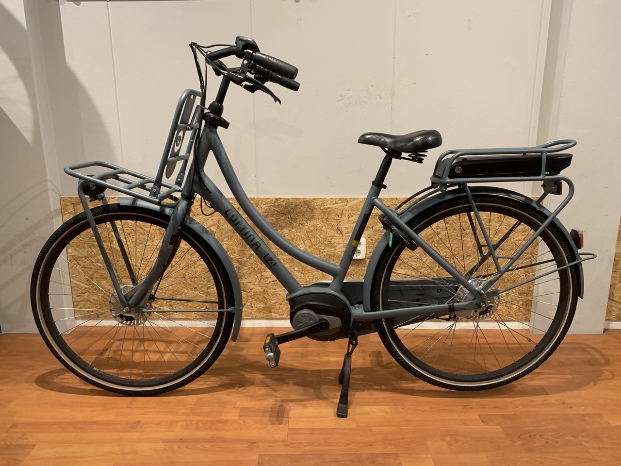 25: Cortina E-U4 Solid