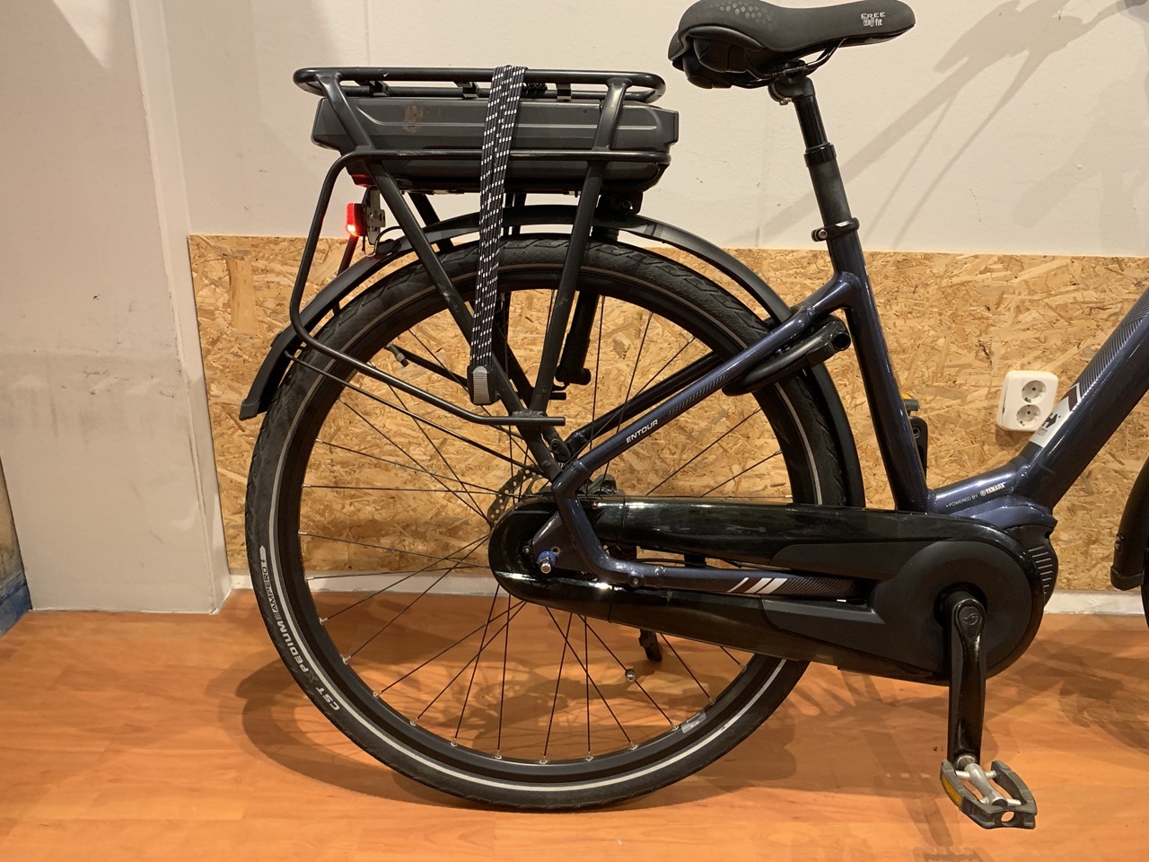 60: Giant Entour E+
