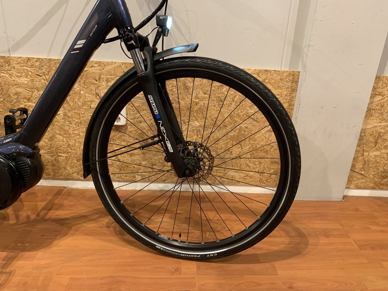60: Giant Entour E+