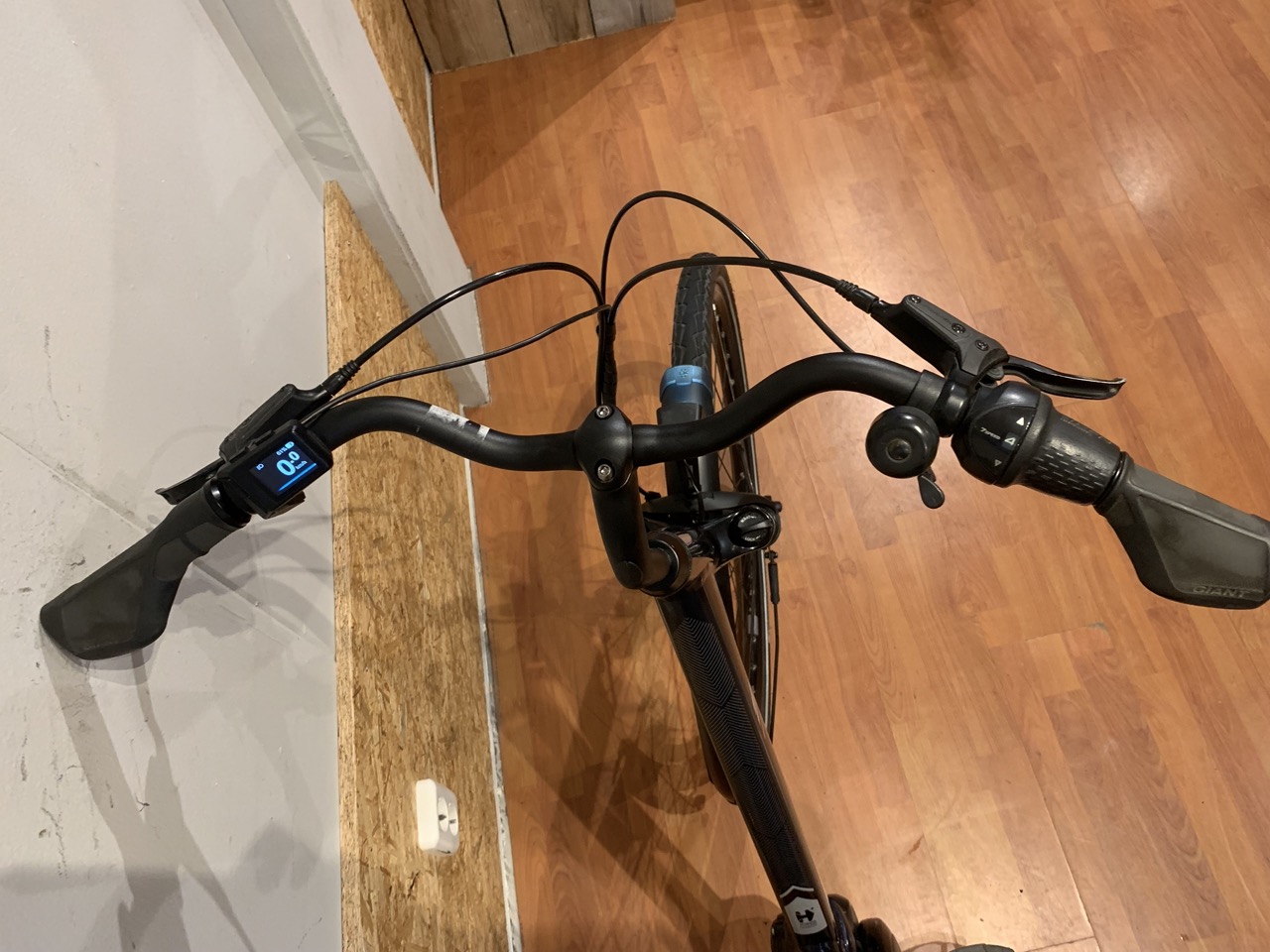 60: Giant Entour E+