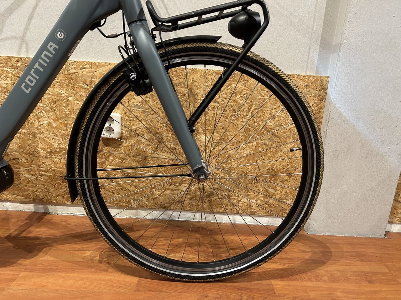 93: Cortina E-Common