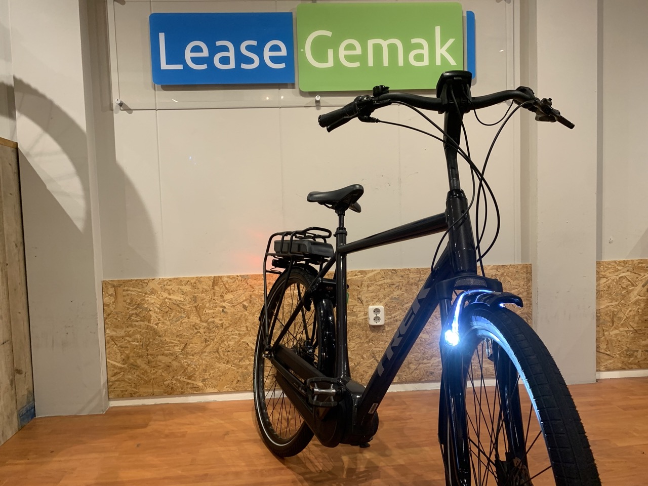 03: Trek District 4+