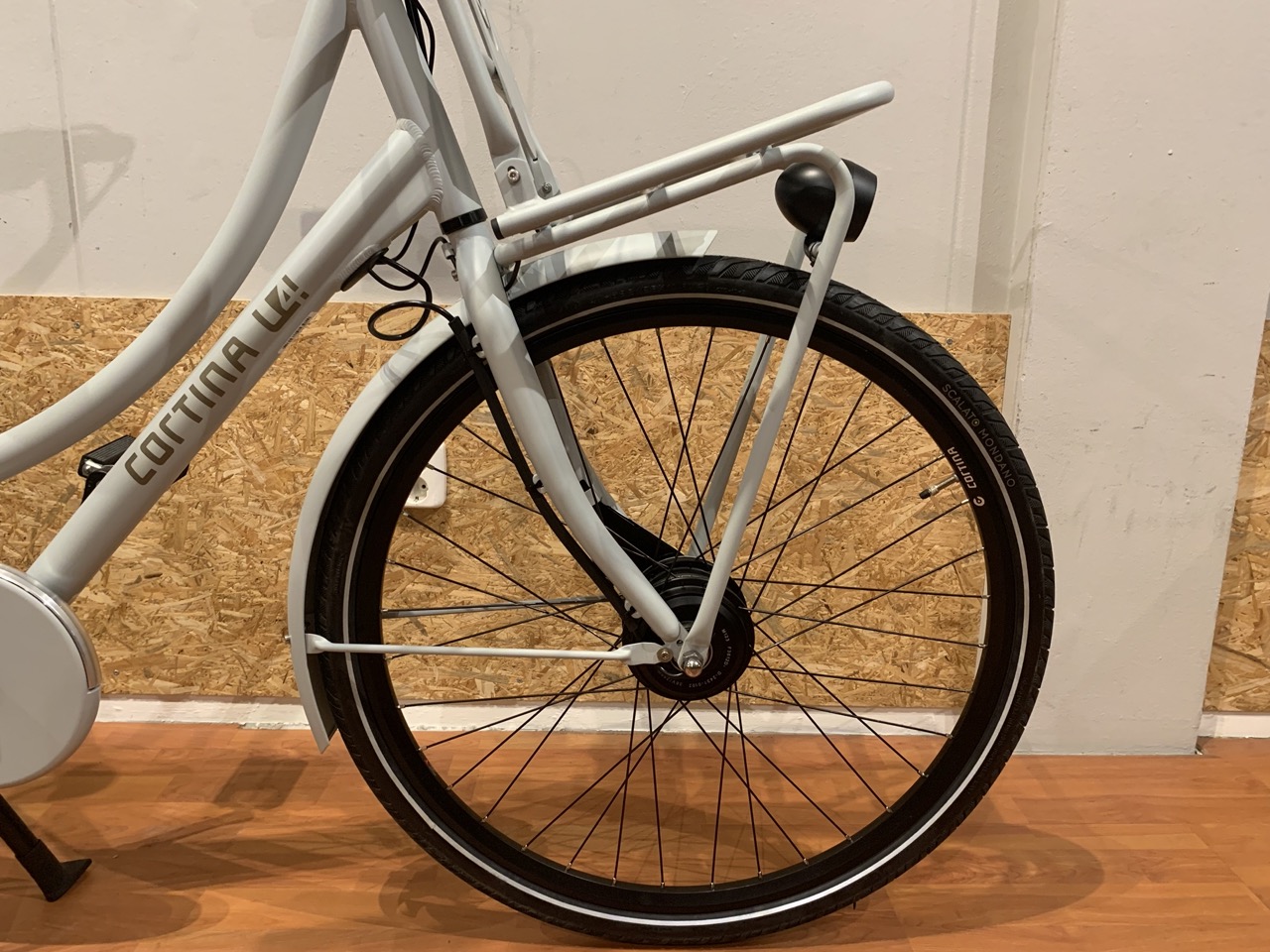 36: Cortina E-U4 Solid