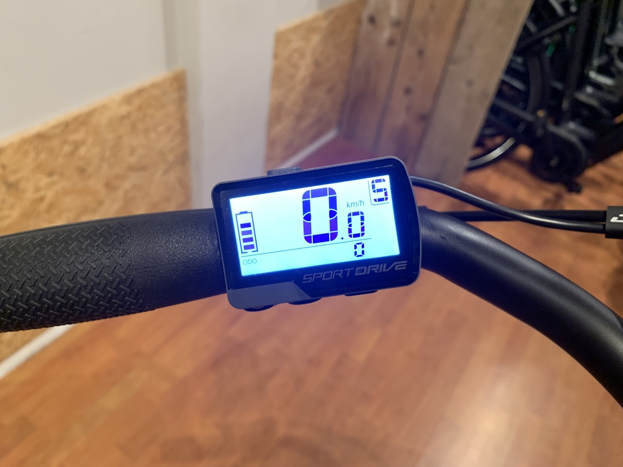 36: Cortina E-U4 Solid