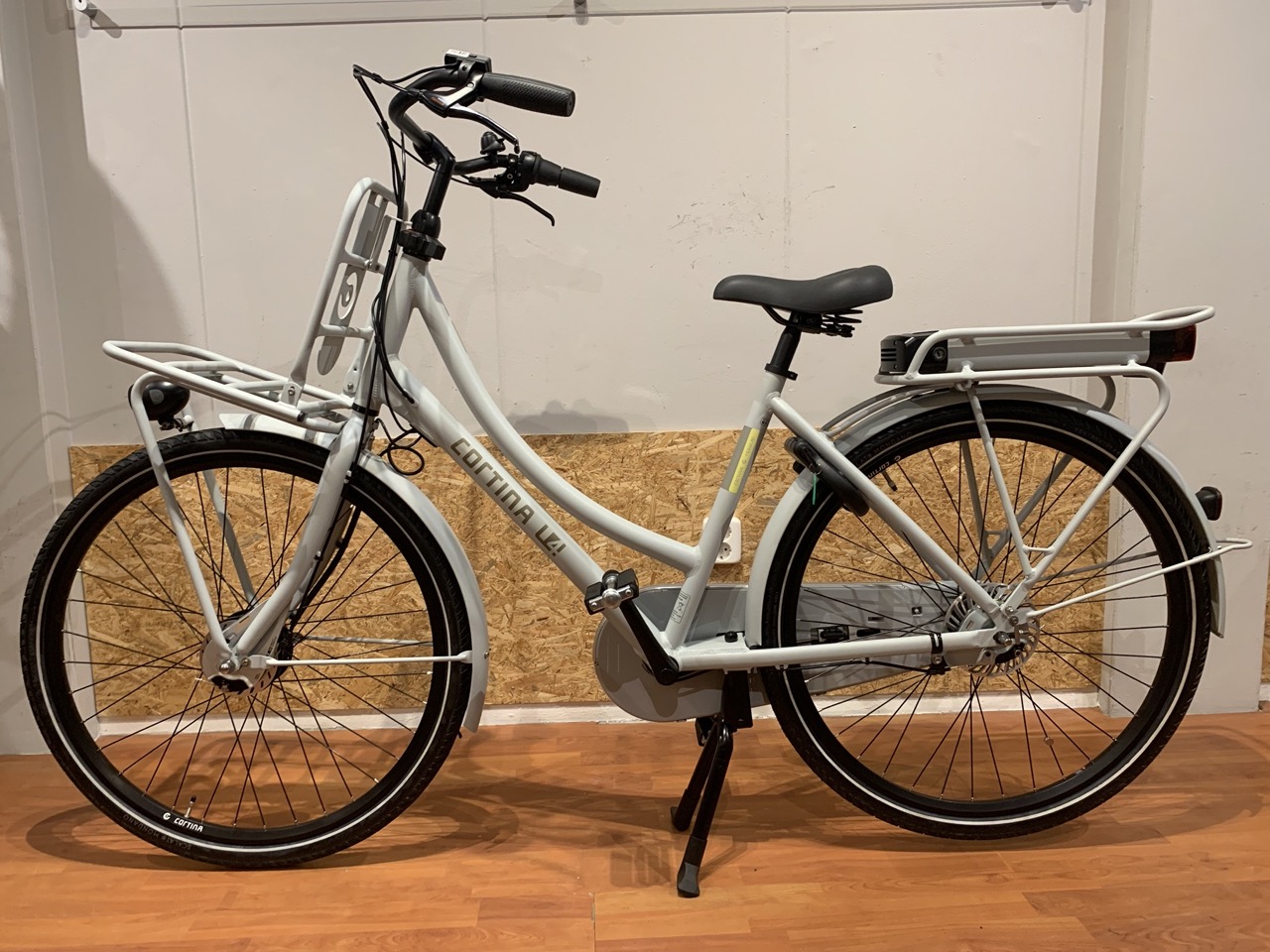 36: Cortina E-U4 Solid