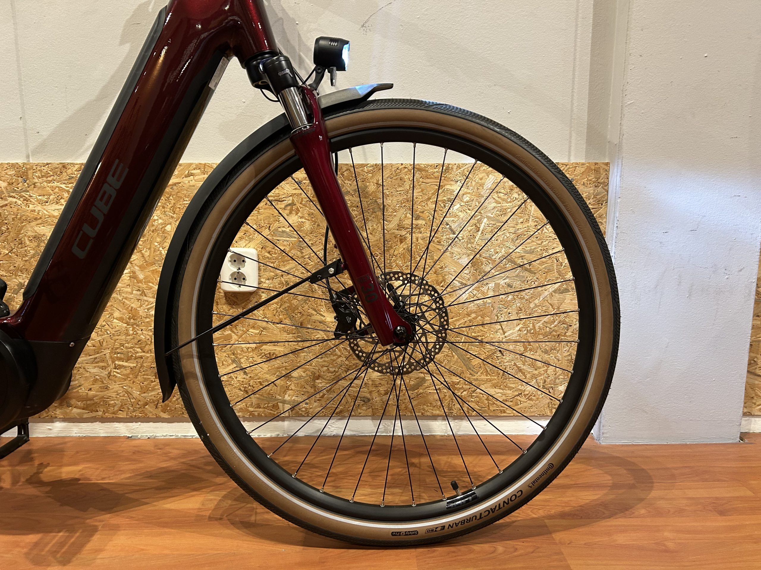 06: Cube Supreme Hybrid Pro