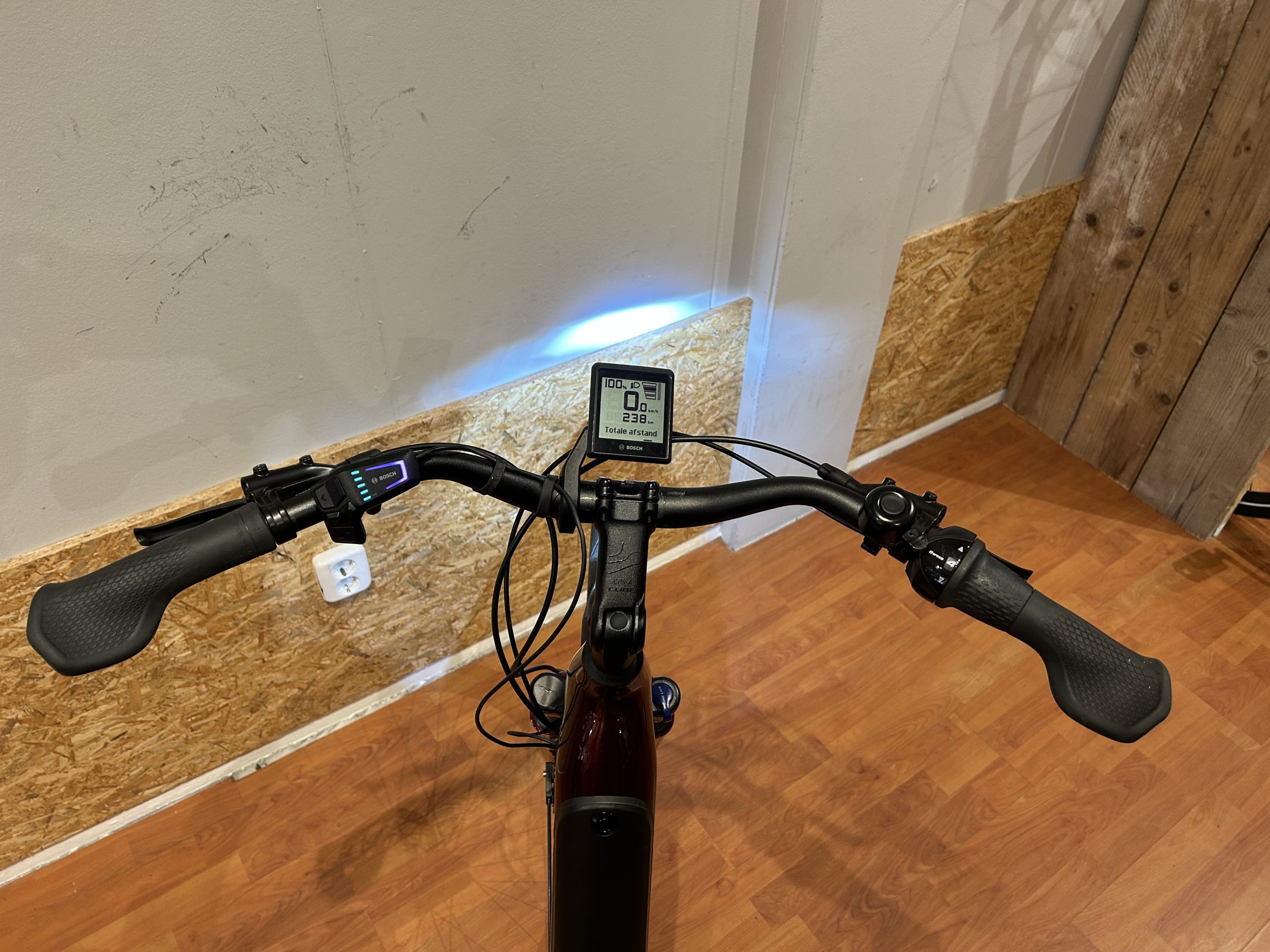 06: Cube Supreme Hybrid Pro